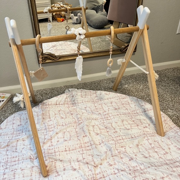 Clover & Birch | Neutral Minimalist Activity Gym - Picture 3 of 6